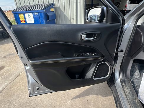 Used 2018 Jeep Compass Latitude w/ Cold Weather Group AWD/4WD image 10