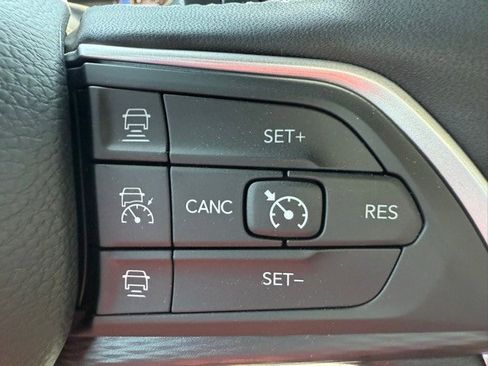 New 2025 Jeep Grand Cherokee Laredo X w/ Luxury Tech Group I image 16