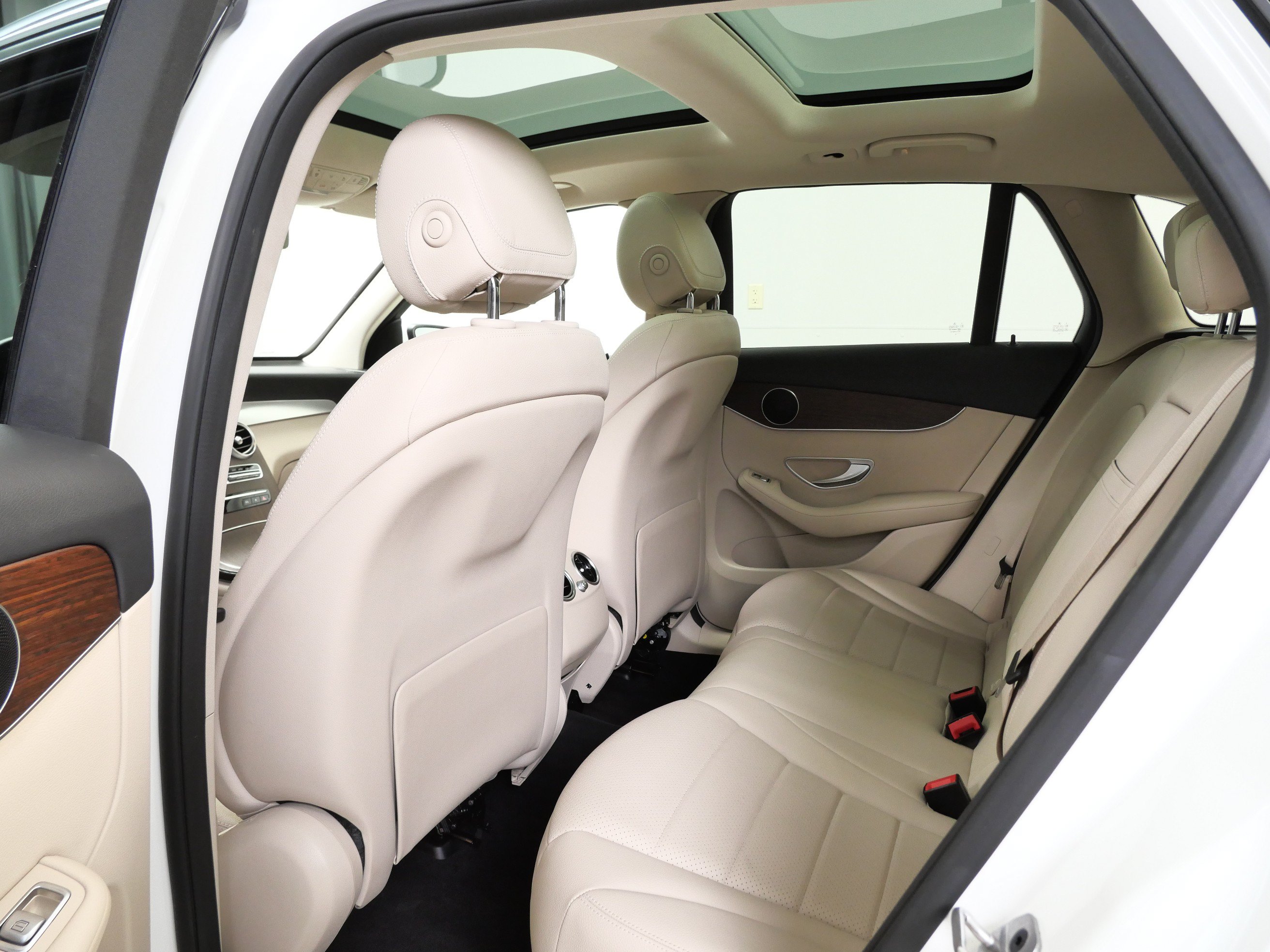 Used 2022 Mercedes-Benz GLC 300 4MATIC image 16