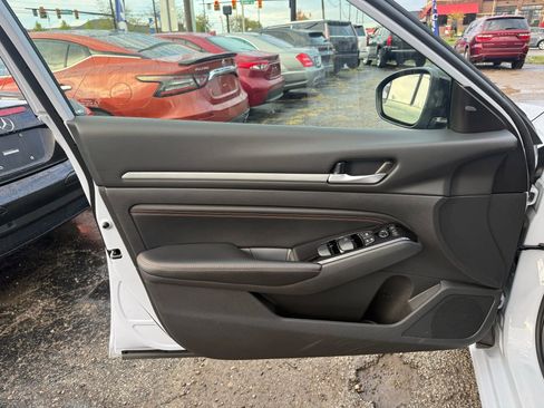 Used 2023 Nissan Altima 2.5 SR image 10