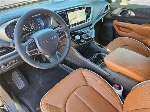 New 2026 Chrysler Pacifica Pinnacle FWD image 3