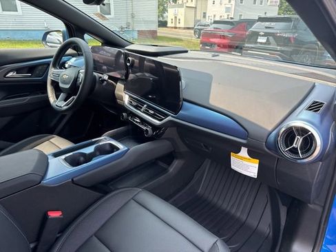 New 2025 Chevrolet Equinox EV LT w/ Convenience Package II image 16