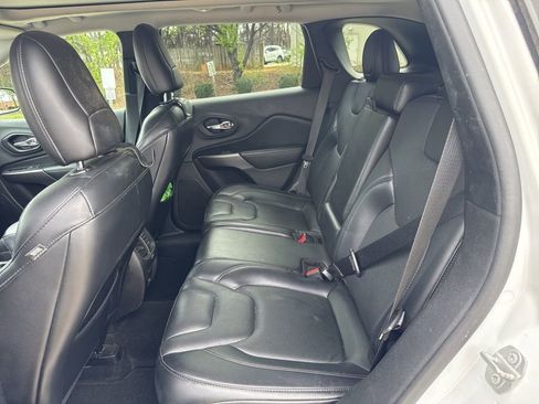 Used 2021 Jeep Cherokee Limited image 13