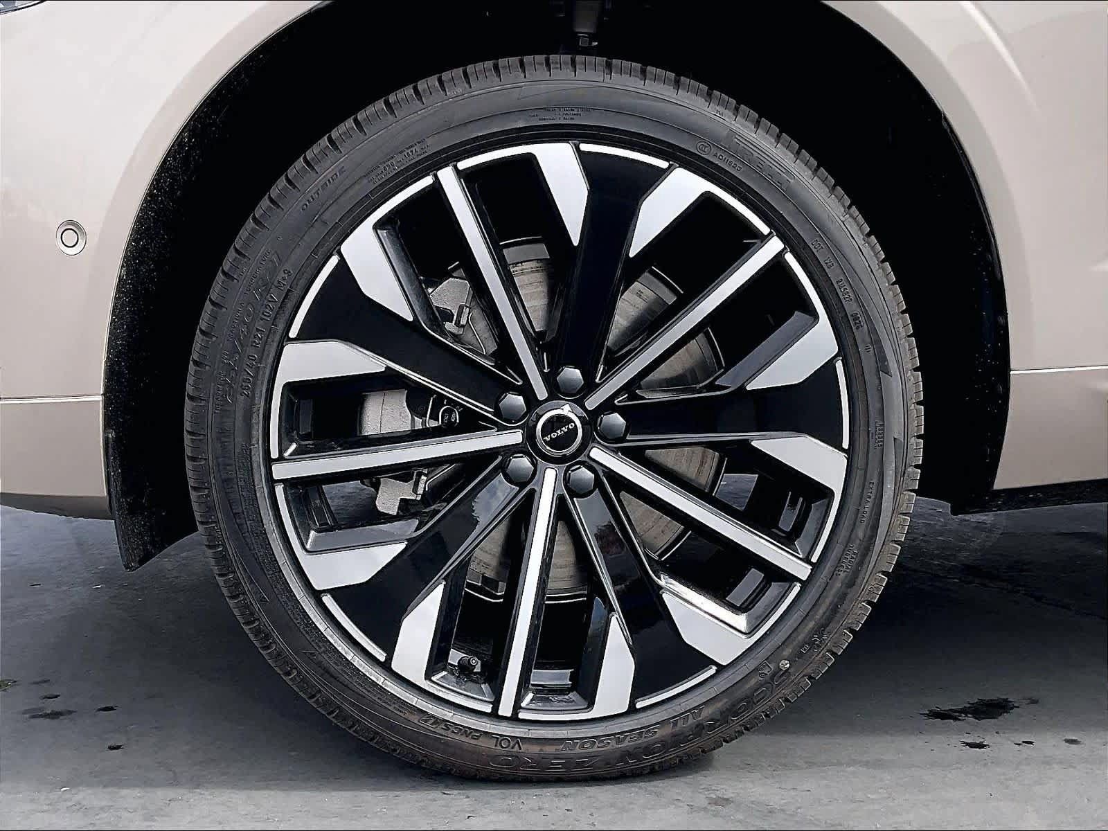 New 2027 Volvo XC60 T8 Ultra AWD/4WD image 14