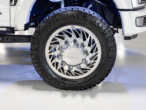 Used 2023 Ford F450 Platinum w/ FX4 Off-Road Package AWD/4WD image 36