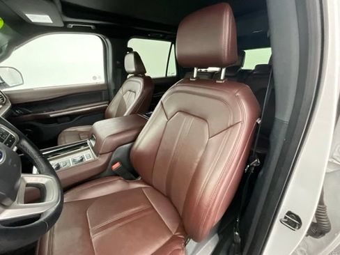 Used 2024 Ford Expedition Limited AWD/4WD image 6
