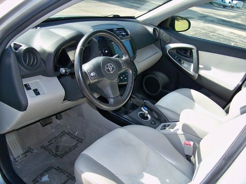 Used 2014 Toyota RAV4 EV image 12