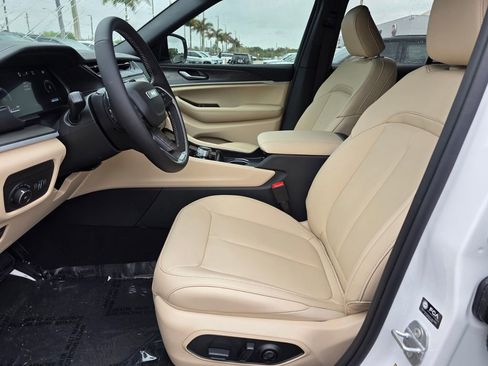 New 2026 Jeep Grand Cherokee Limited RWD image 12