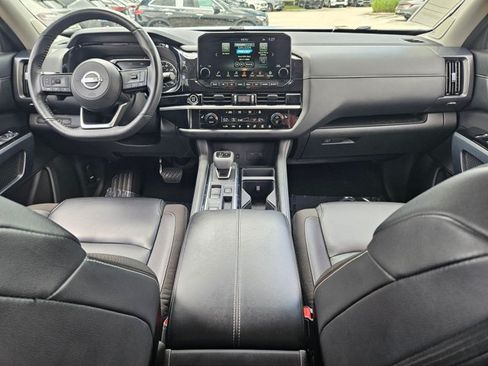 Used 2024 Nissan Pathfinder SL w/ SL Premium Package FWD image 17