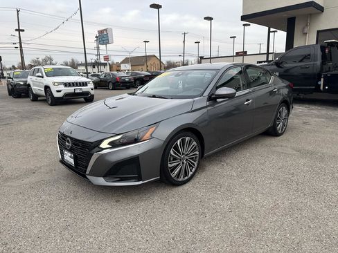 Used 2023 Nissan Altima 2.5 SL image 2