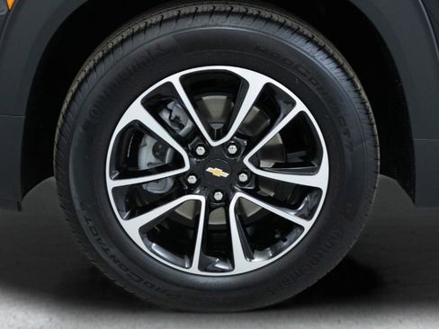 Certified 2026 Chevrolet TrailBlazer LT w/ LT Cold Weather Package FWD image 9