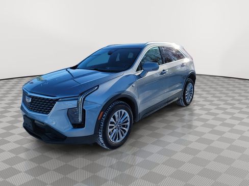 Used 2024 Cadillac XT4 Premium Luxury image 4