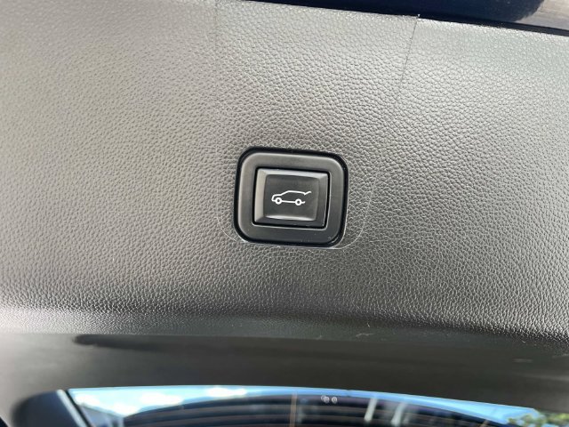 Used 2023 Chevrolet Traverse LT w/ LT Premium Package AWD/4WD image 10