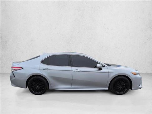 Used 2019 Toyota Camry SE FWD image 9