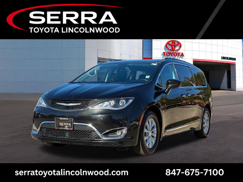 Used 2017 Chrysler Pacifica Touring-L FWD image 1