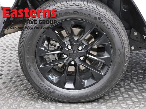 Used 2023 Jeep Wrangler Unlimited Sahara image 32