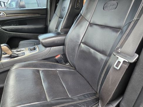 Used 2017 Jeep Grand Cherokee Overland w/ Jeep Active Safety Group image 15