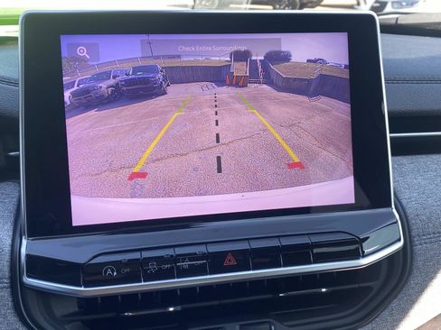 Certified 2022 Jeep Compass Latitude image 37