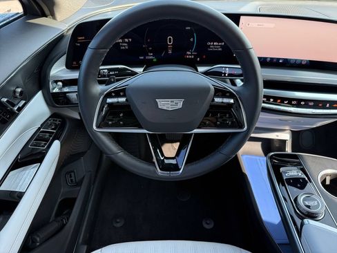 Used 2024 Cadillac Lyriq Luxury RWD image 14