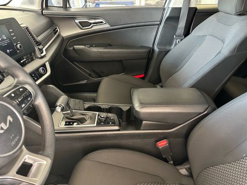 Used 2023 Kia Sportage LX FWD image 17
