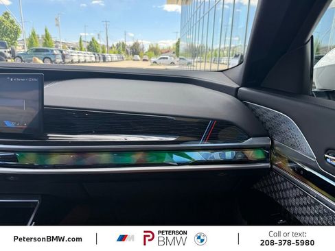Used 2025 BMW i7 xDrive60 w/ Executive Package AWD/4WD image 32