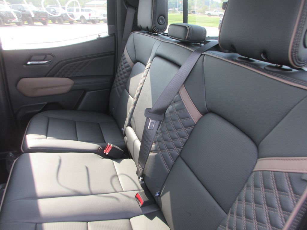 New 2026 GMC Canyon Denali AWD/4WD image 13