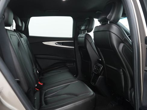 Used 2020 Lincoln Nautilus Premier AWD/4WD image 16