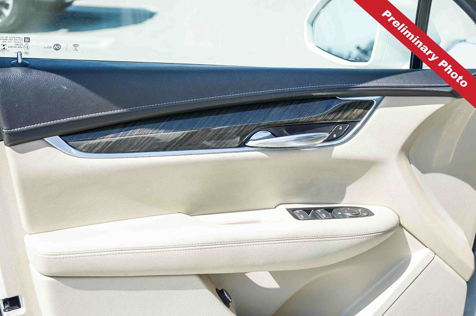 Used 2018 Cadillac XT5 FWD image 16