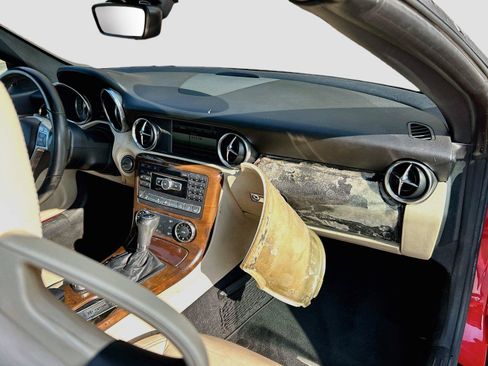 Used 2014 Mercedes-Benz SLK 250 image 16
