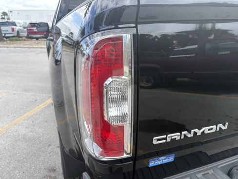 Used 2018 GMC Canyon Denali image 12