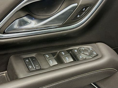 Used 2023 Chevrolet Suburban Premier image 15
