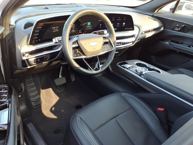 Certified 2025 Cadillac Lyriq Luxury AWD/4WD image 5