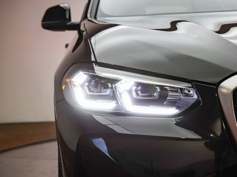 Used 2025 BMW X4 xDrive30i w/ Convenience Package image 5