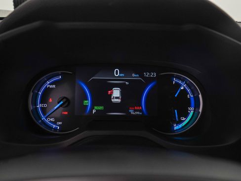 Used 2022 Toyota RAV4 SE w/ Weather & Moonroof Package AWD/4WD image 28