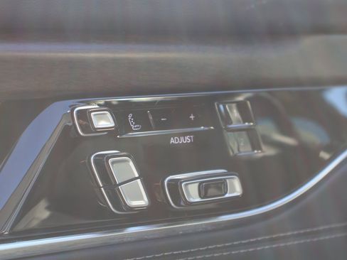 Used 2023 Jeep Grand Wagoneer Base image 28