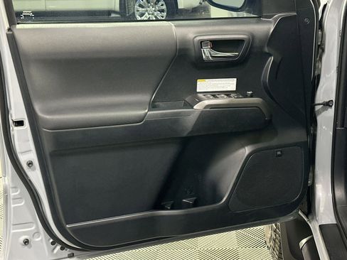 Used 2018 Toyota Tacoma SR image 15