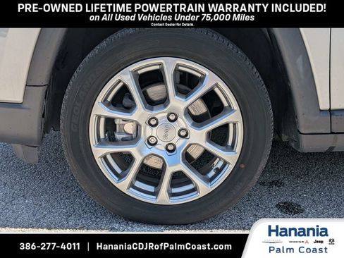 Used 2022 Jeep Compass Latitude w/ Sun and Sound Group AWD/4WD image 11