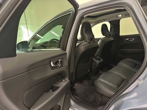 Used 2022 Volvo XC60 B6 Inscription w/ Climate Package image 25