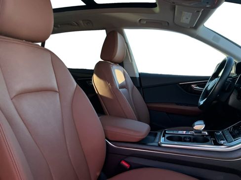 Used 2022 Audi Q8 Premium Plus w/ Premium Plus Package image 16