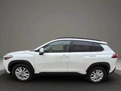 Used 2023 Toyota Corolla Cross LE AWD/4WD image 8