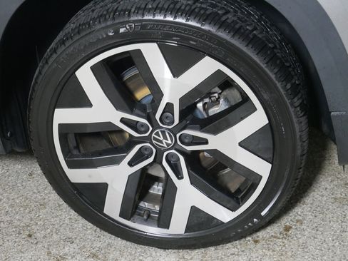 Used 2022 Volkswagen Taos SEL image 15