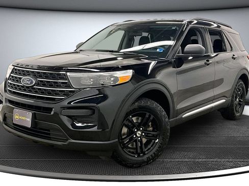 Used 2021 Ford Explorer XLT AWD/4WD image 3