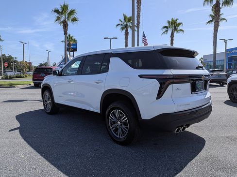 Used 2024 Chevrolet Traverse LS FWD image 5