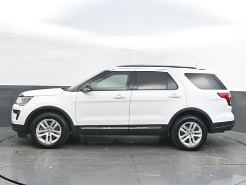 Used 2018 Ford Explorer XLT w/ Equipment Group 201A image 4