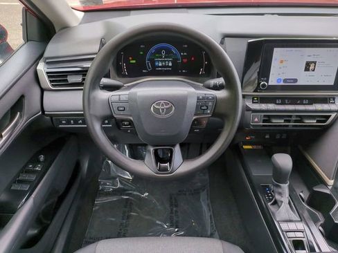 Used 2025 Toyota Camry LE w/ Convenience Package FWD image 15