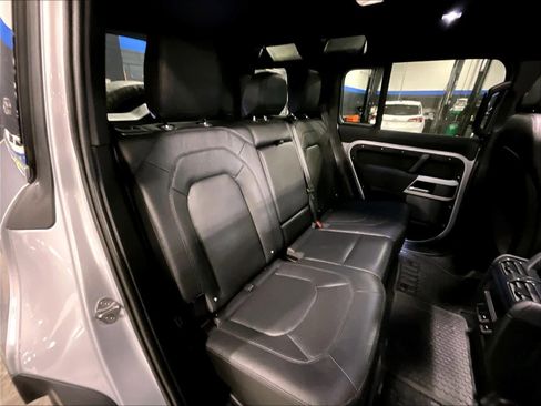 Used 2023 Land Rover Defender 110 SE image 16