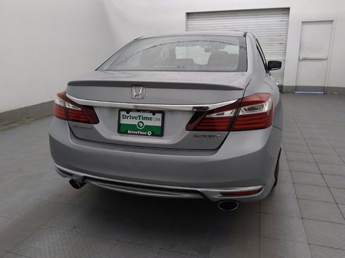 Used 2017 Honda Accord Sport image 7