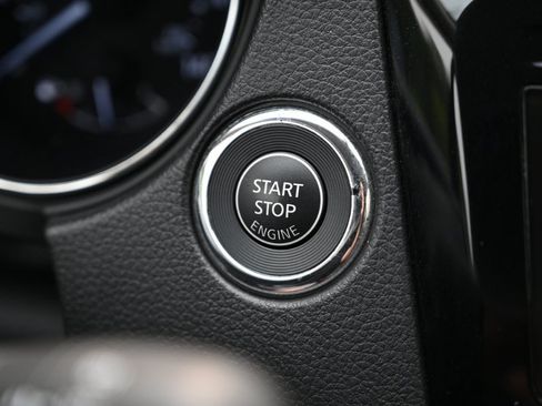 Used 2015 Nissan Rogue SV AWD/4WD image 24