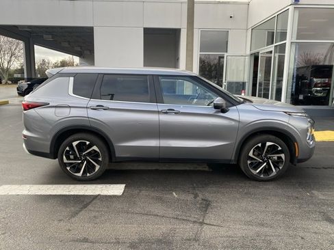 Used 2023 Mitsubishi Outlander SE image 9