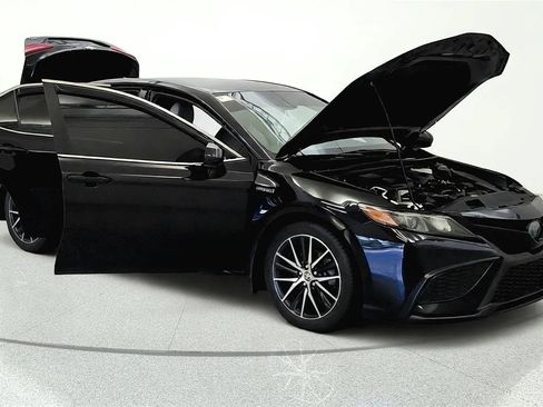 Used 2021 Toyota Camry SE FWD image 7